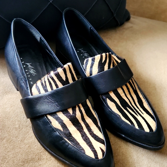 LORD & TAYLOR Size 7M Black Leather Calf Hair Zebra Slip On Pointed Loafer - Picture 1 of 6